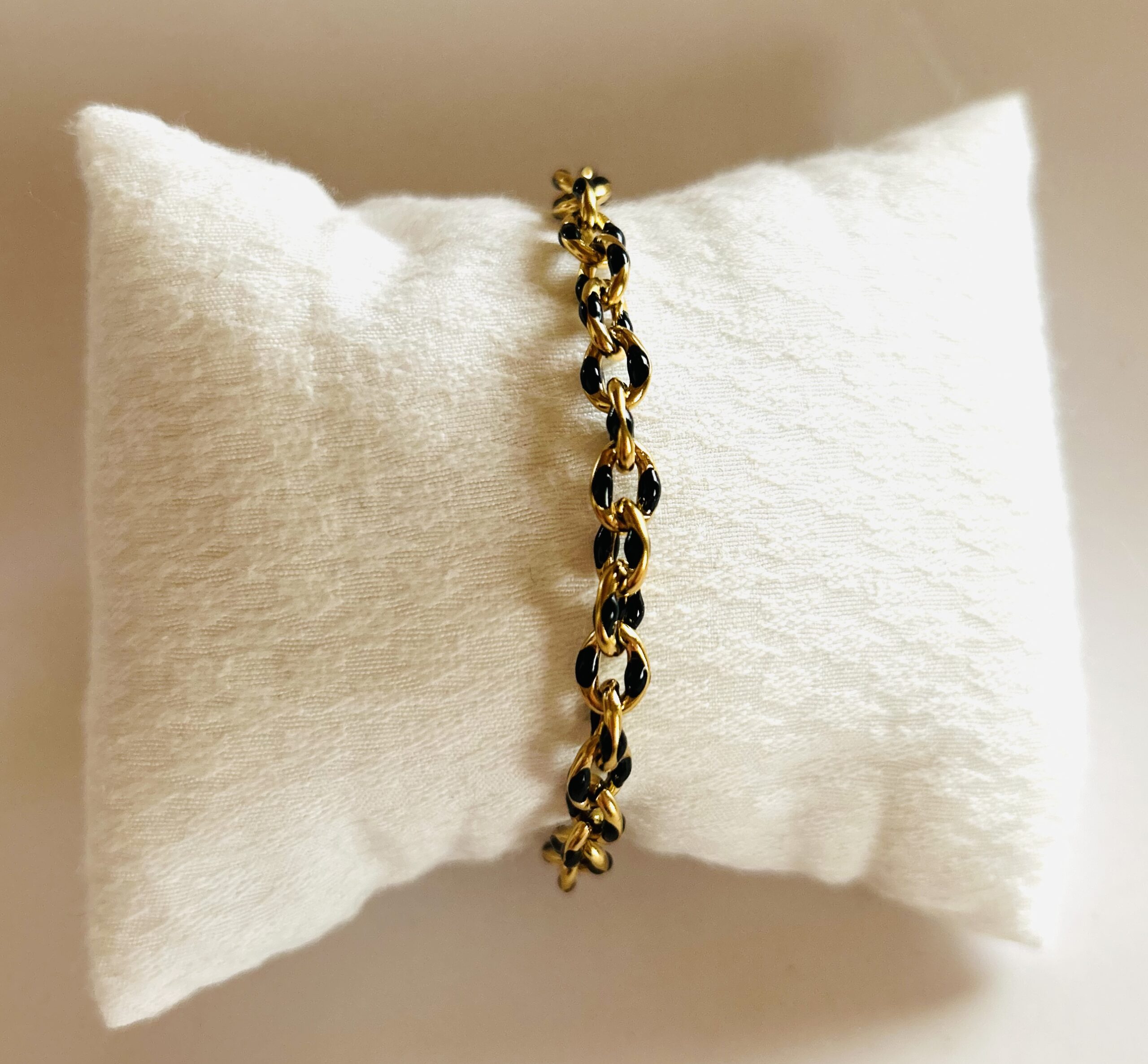 Armbandje zwarte schakel